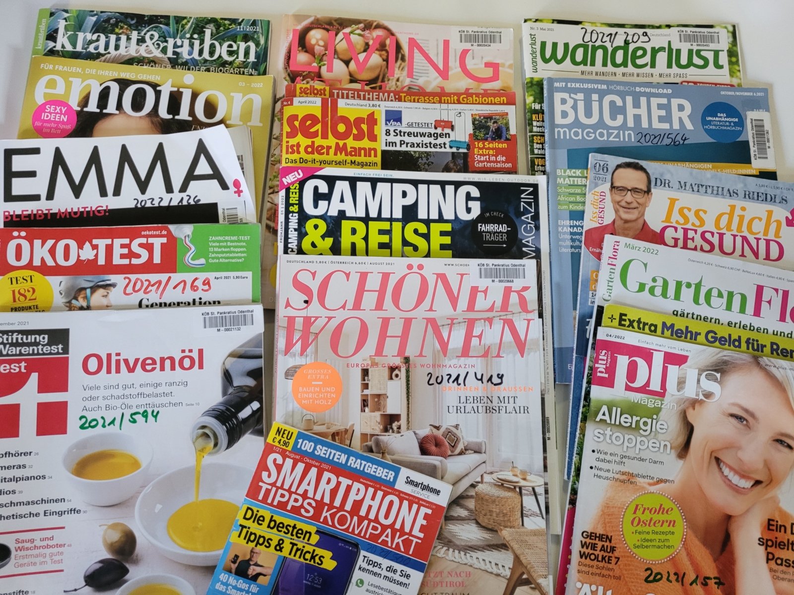 Nur eine kleine Auswahl unserer Zeitschriften! (c) KÖB Odenthal